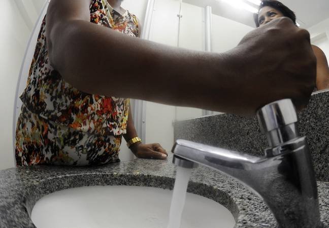 Uso de torneiras automáticas em banheiros públicos pode se tornar obrigatório