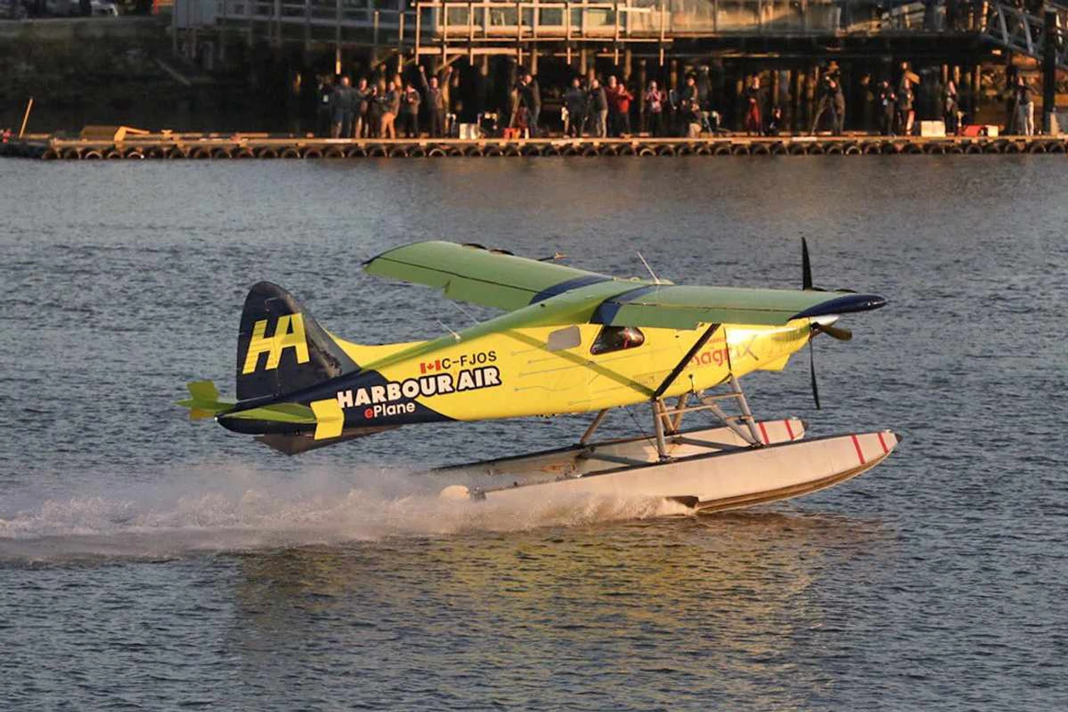 Aviação elétrica decola: primeiro voo comercial movido a bateria