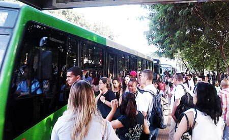 Falta de respostas desestimula usuários de ônibus