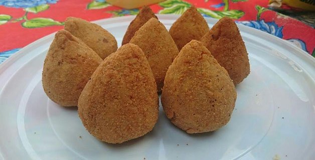 Hambúrguer de beterraba e coxinha de jaca são atrações em feira vegana de São Paulo