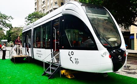 Modelo do Veículo Leve sobre Trilhos (VLT) está aberto para visitação no Rio