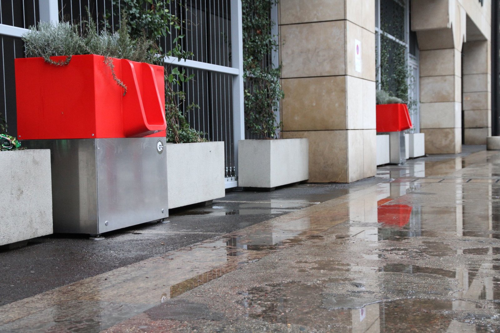 Paris ganha mictórios públicos que transformam urina em adubo